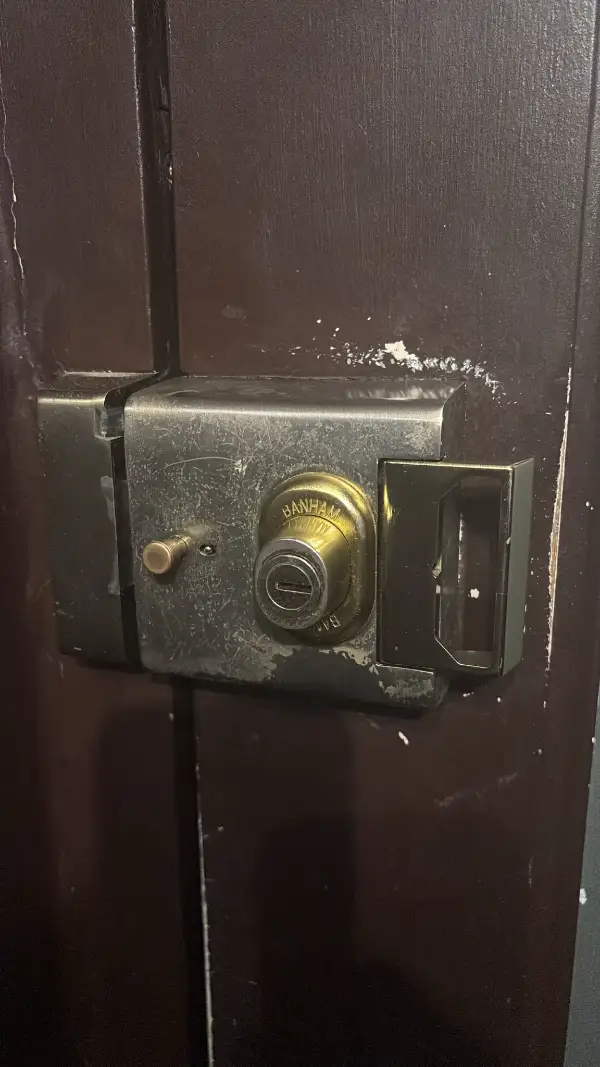 Banham lockout in Dulwich, London, opened by Bluesaki Locksmiths using non-destructive entry with no damage to the high-security lock or door.