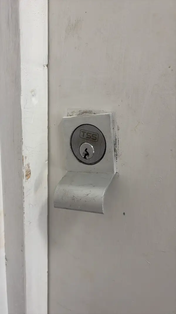 Emergency locksmith lockout in Crystal Palace SE19, South East London, with non-destructive entry completed without damaging the existing door lock.