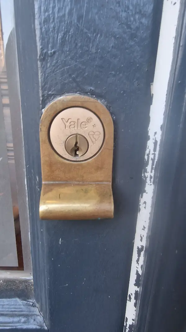 Yale door lock opened using non-destructive entry during an emergency lockout in Brockley, South East London, by Bluesaki Locksmiths.