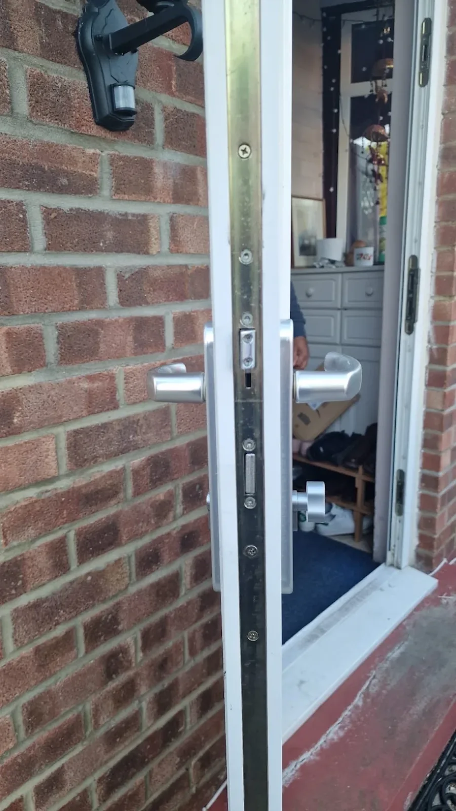 Multipoint locking strip along the edge of a uPVC front door